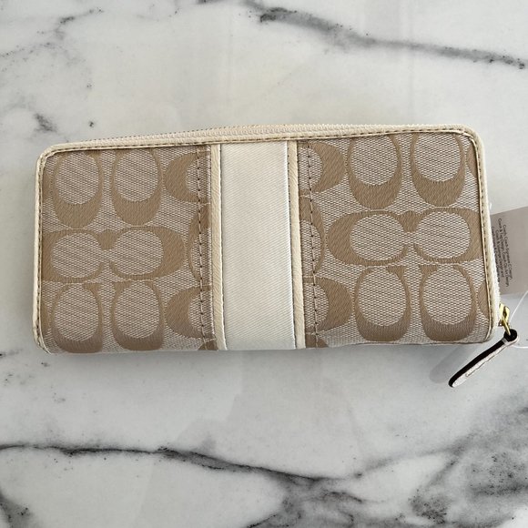 Coach Wallet - Monogram with White Leather - New With Tags - Picture 2 of 11